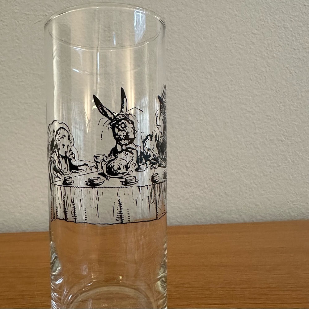 Fishs Eddy Alice in Wonderland Drinking Glass - Tumbler - EXCELLENT CONDITION - Picture 3 of 3